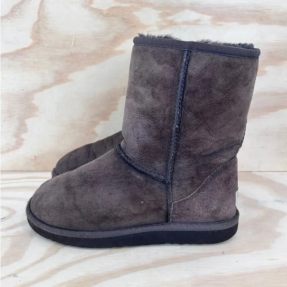 UGG Australia - Classic Short - Boots - Brown - Women's - 7 - S/N 5825